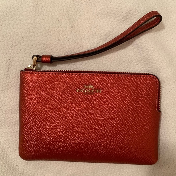 Small Coach wristlet with gold zipper and clasp - Picture 1 of 3